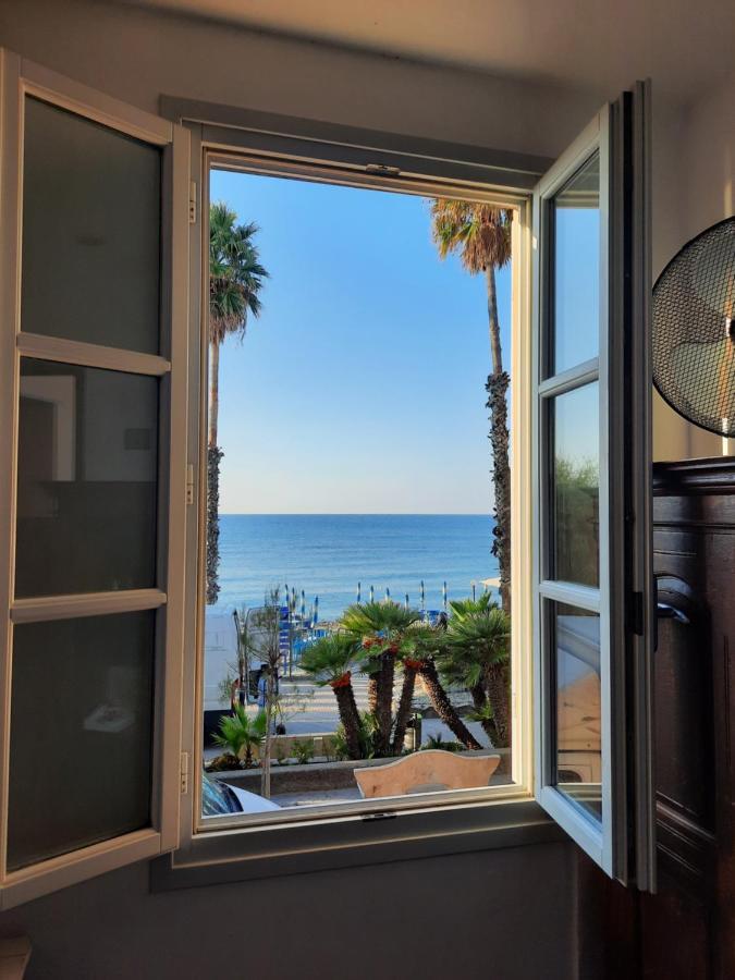 Finestre Sul Mare Villa San Lorenzo al Mare Szoba fotó